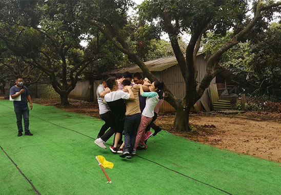 “挑战自我，，，，，凝聚实力，，，，，熔炼一流团队” 广东美高梅集团4688am检测户外拓展活动