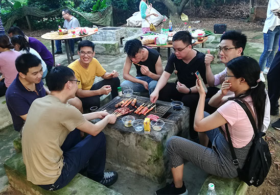 “挑战自我，，，，，凝聚实力，，，，，熔炼一流团队” 广东美高梅集团4688am检测户外拓展活动