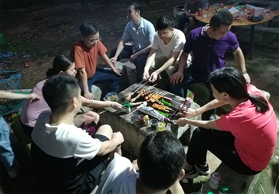 “挑战自我，，，，，凝聚实力，，，，，熔炼一流团队” 广东美高梅集团4688am检测户外拓展活动